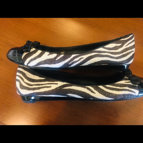 8.5M Franco Sarto zebra print calfskin/hair flats - Picture 3 of 8